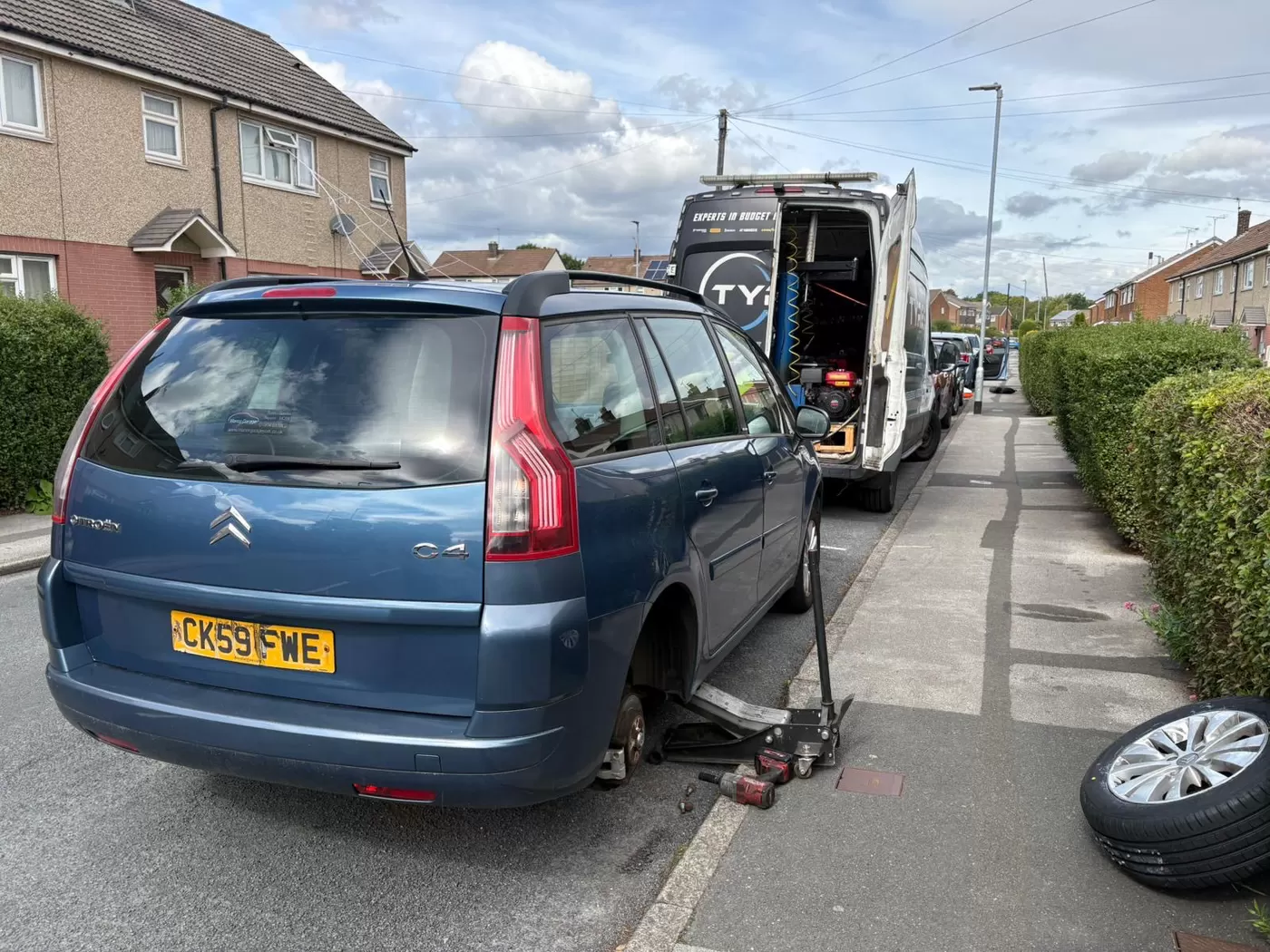 Tyres On The Go van attending a Citroen for mobile tyre fitting